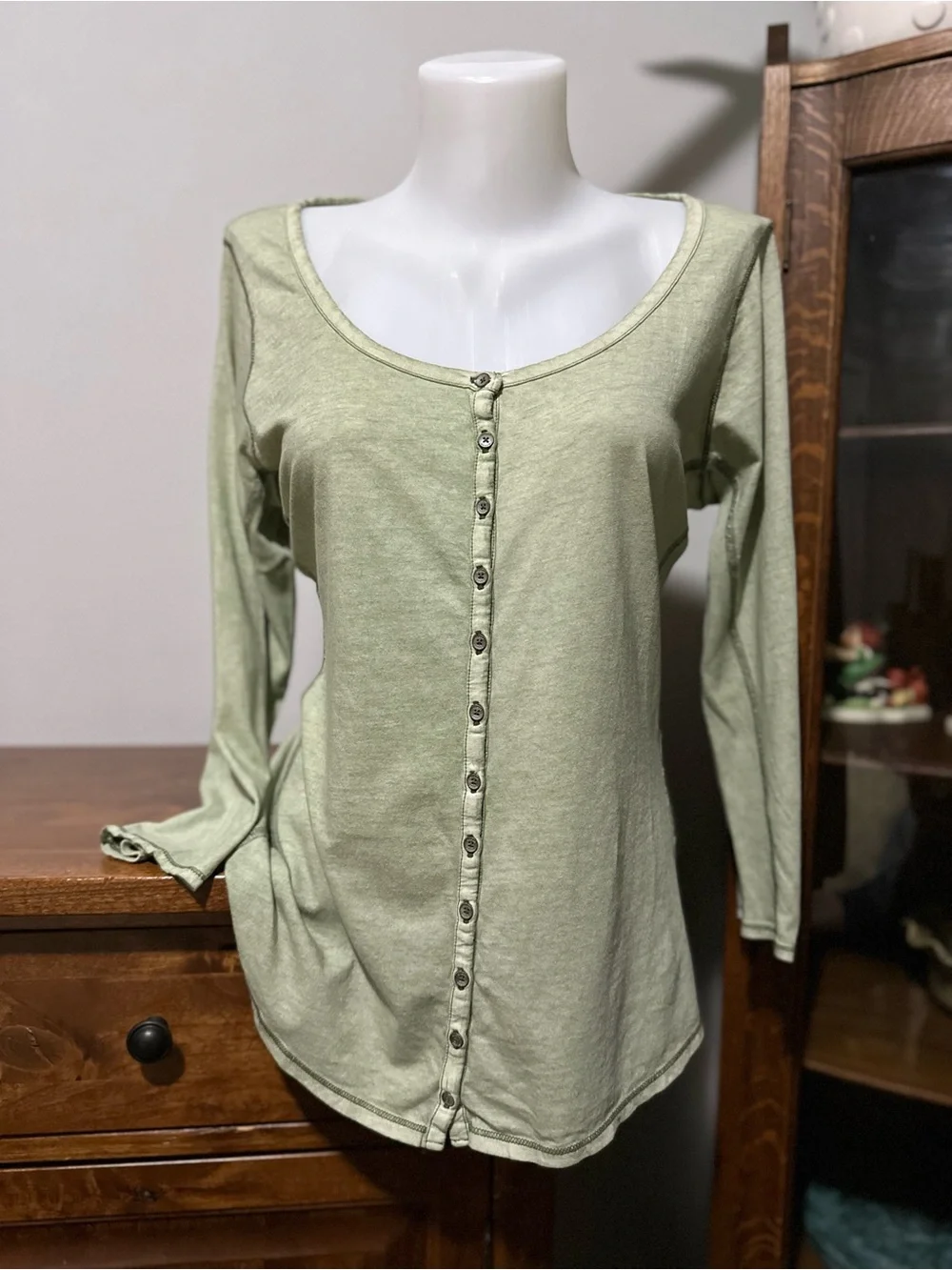 Guess Sage Green Ribbed Knit Button-Front Long Sleeve Top - Picture 1 of 4